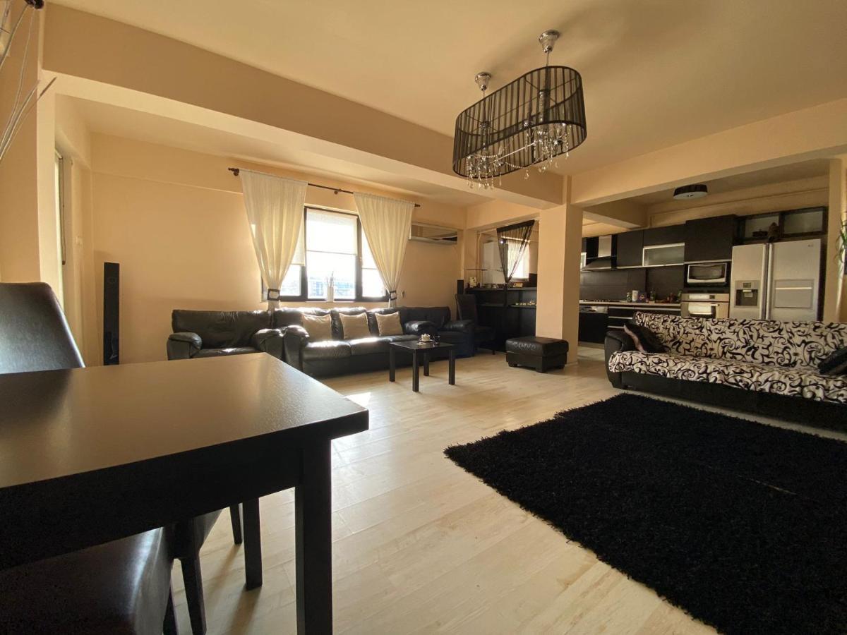 Penthouse City Centre Apartment Iasi Bagian luar foto