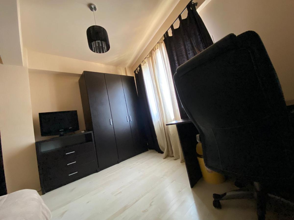 Penthouse City Centre Apartment Iasi Bagian luar foto